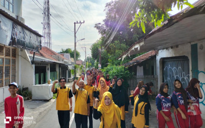 Guru dan Siswa SMP 7 Tegal Kompak Jalan Sehat